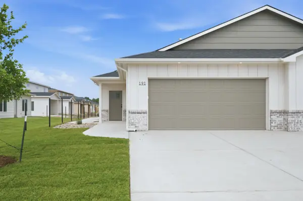 193 N Mendocino St, Goddard, KS 67052