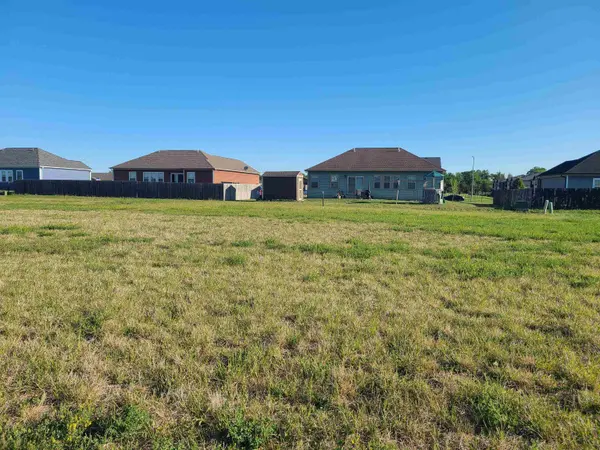 1413 Curtiss Dr., Mcpherson, KS 67460