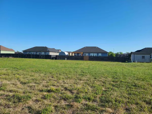 1425 Curtiss Dr., Mcpherson, KS 67460