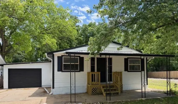1520 Frankfort, Winfield, KS 67156
