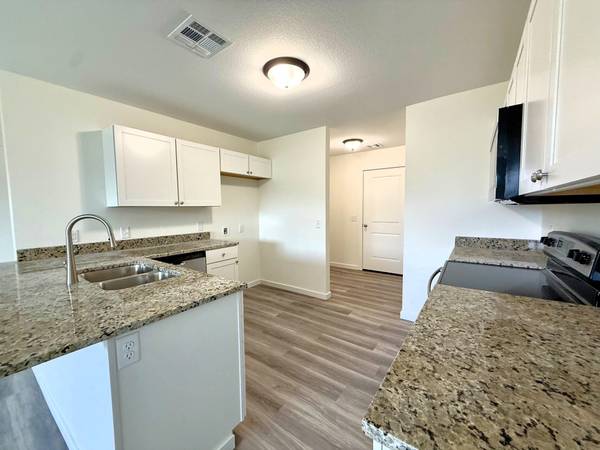 1228 Fountain Dr, Salina, KS 67401