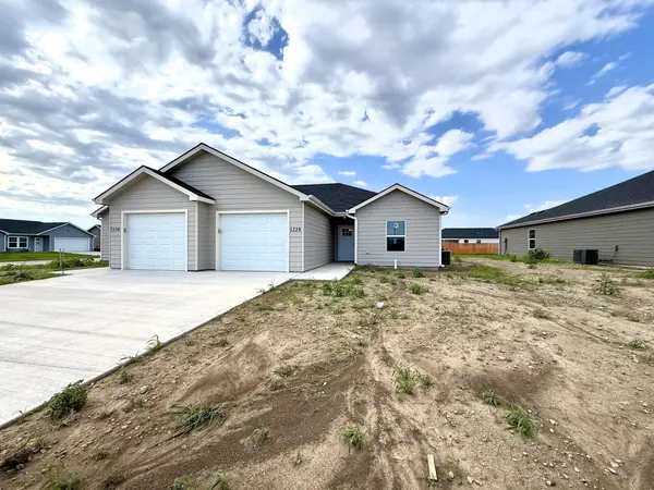 1228 Fountain Dr, Salina, KS 67401