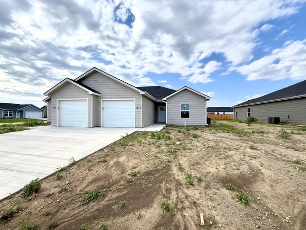 1228 Fountain Dr, Salina, KS 67401