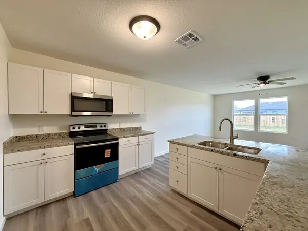 1228 Fountain Dr, Salina, KS 67401