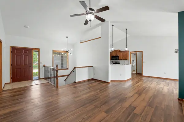 2113 N Walnut Creek Dr, Derby, KS 67037