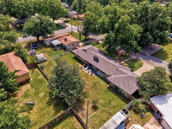 1810 E 13th Ave, Winfield, KS 67156