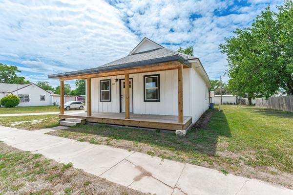 339 S Briarwood St, Norwich, KS 67118