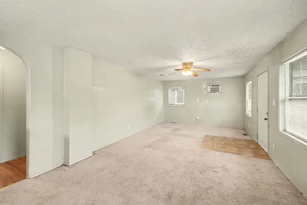 923 W Walnut St, Salina, KS 67401