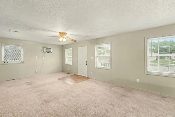 923 W Walnut St, Salina, KS 67401