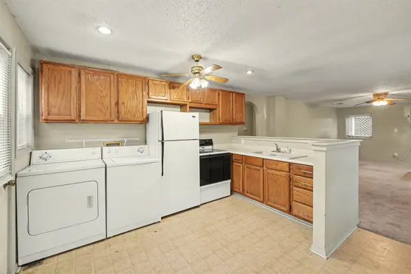 923 W Walnut St, Salina, KS 67401