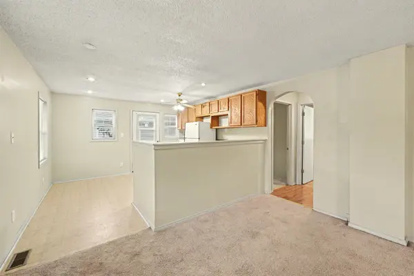 923 W Walnut St, Salina, KS 67401