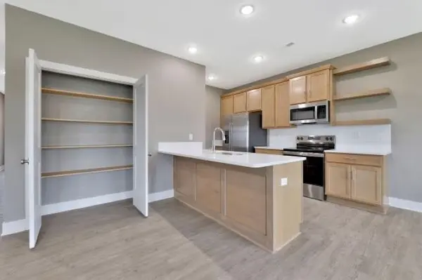 1013 W Long Path, Goddard, KS 67052