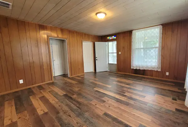 720 N Elm, Eureka, KS 67045