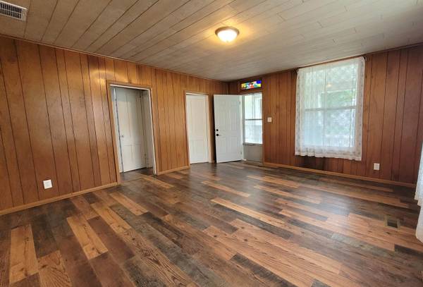 720 N Elm, Eureka, KS 67045