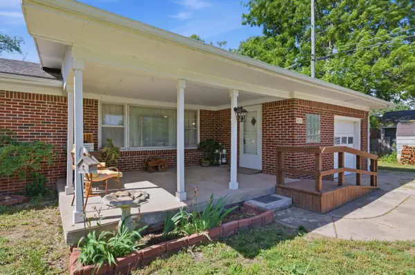 419 E 9th Ave, Belle Plaine, KS 67013