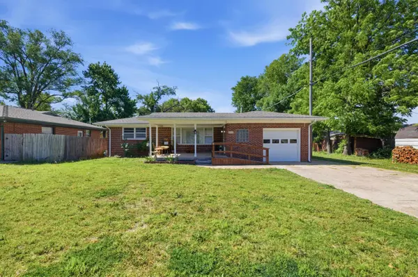 419 E 9th Ave, Belle Plaine, KS 67013