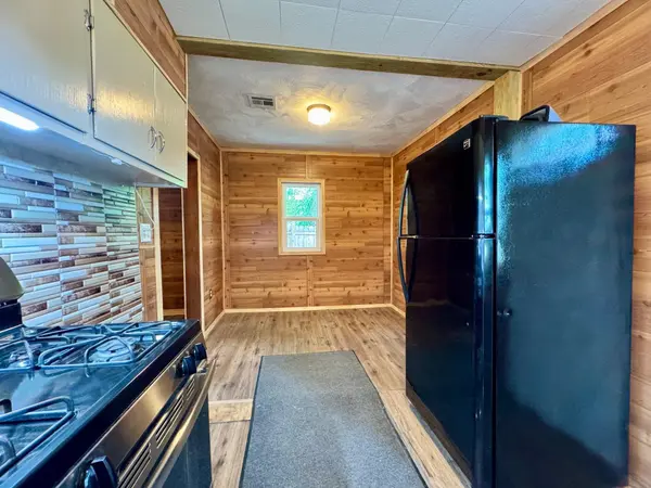 617 N Washington St, Belle Plaine, KS 67013