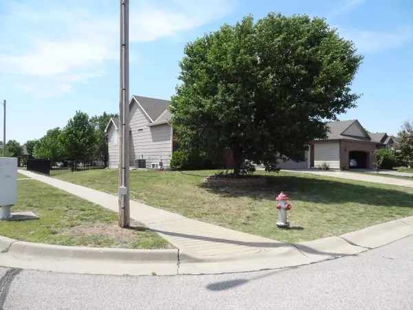 4602 E WILLOW POINT CT., Wichita, KS 67220