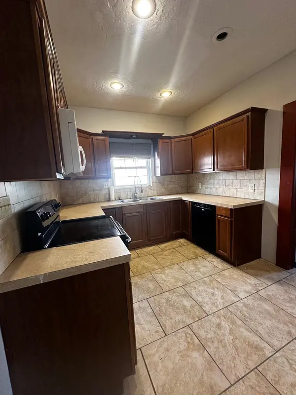 308 E 5th Ave, Arkansas City, KS 67005