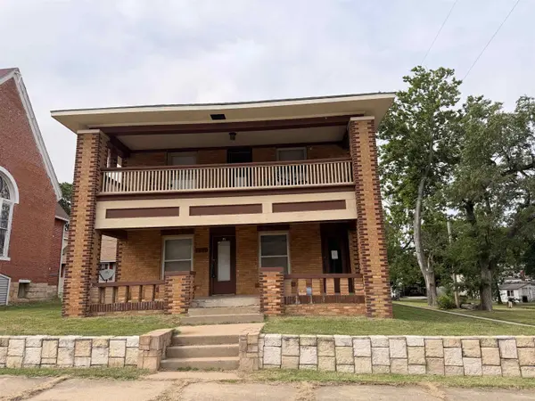 308 E 5th Ave, Arkansas City, KS 67005