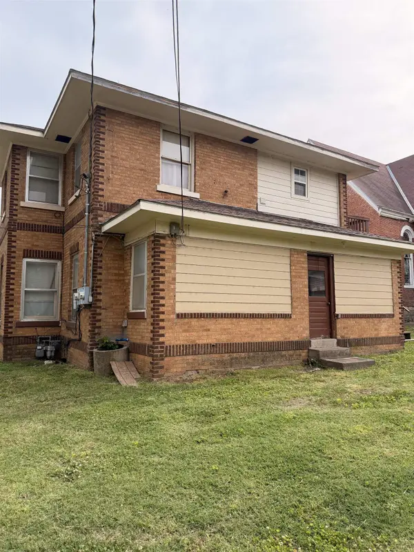 308 E 5th Ave, Arkansas City, KS 67005