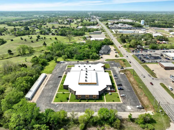 3232 N Summit St, Arkansas City, KS 67005