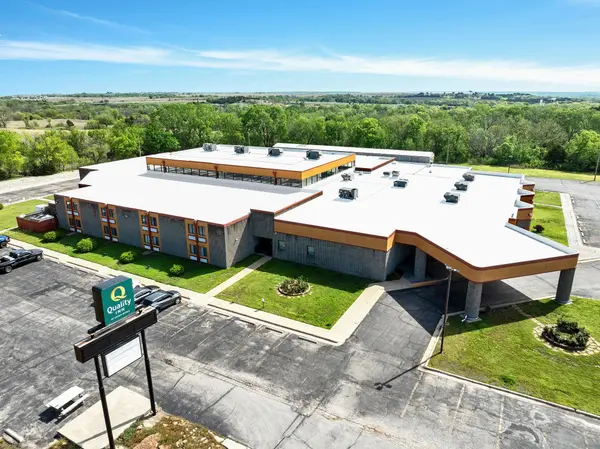 3232 N Summit St, Arkansas City, KS 67005