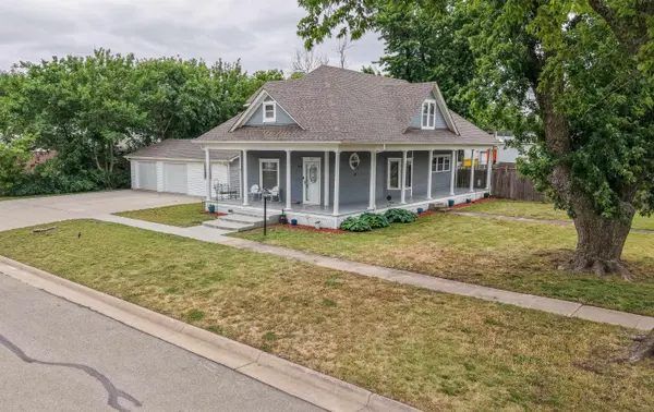 423 N Main St, Belle Plaine, KS 67013