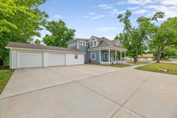 423 N Main St, Belle Plaine, KS 67013