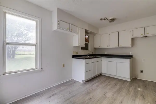 1746 Chautauqua, Wichita, KS 67214
