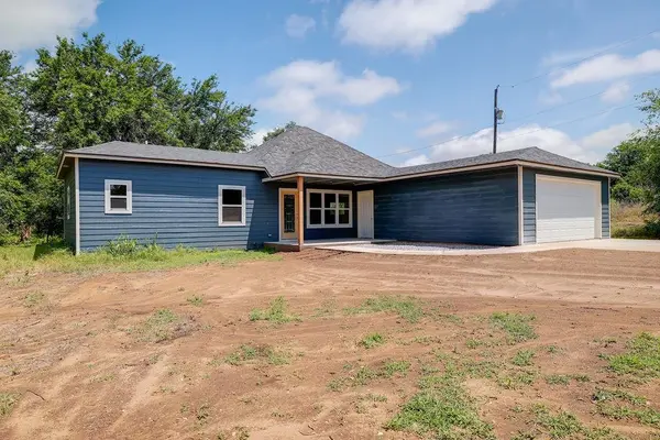 2118 W Radio Ln, Arkansas City, KS 67005