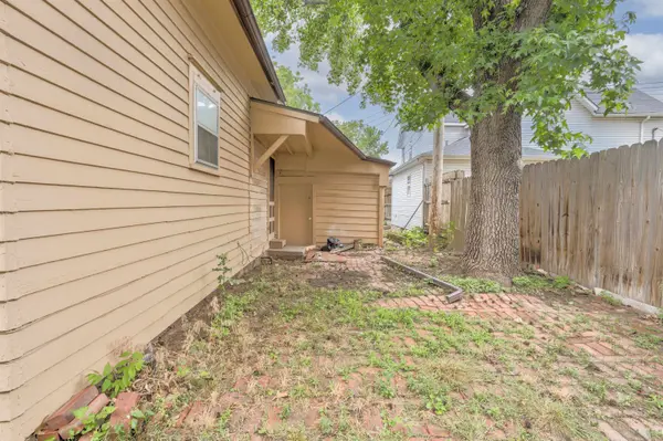 222 N 1st Street, Arkansas City, KS 67005