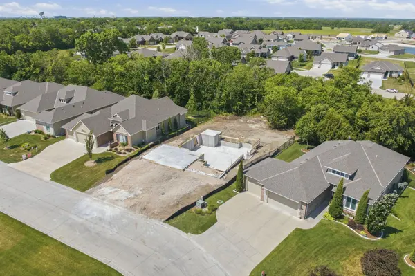 6233 E Central Park Ct., Bel Aire, KS 67220