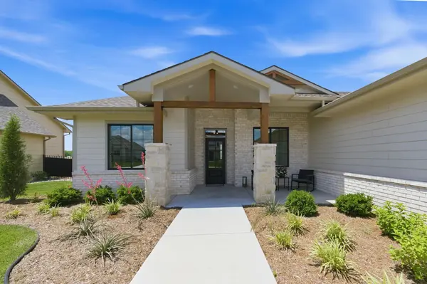 5926 E Forbes Ct., Bel Aire, KS 67220