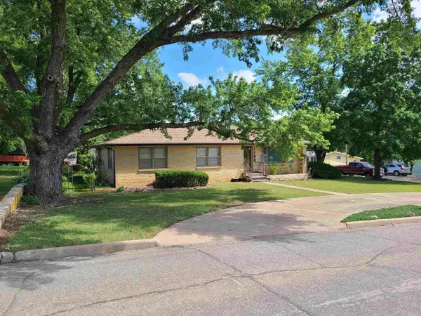 1720 Simpson, Winfield, KS 67156