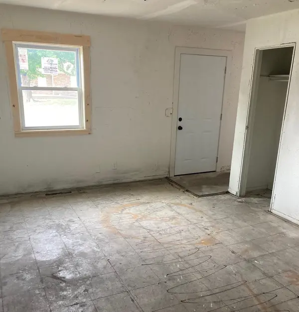 1608 E DelMar, Wichita, KS 67216