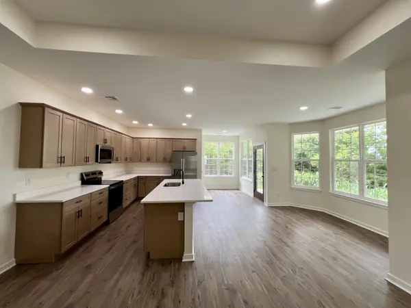 208 Castle Pines Dr, Arkansas City, KS 67005