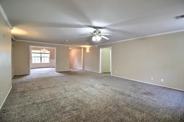 1218 N Wild Turkey Dr, Derby, KS 67037