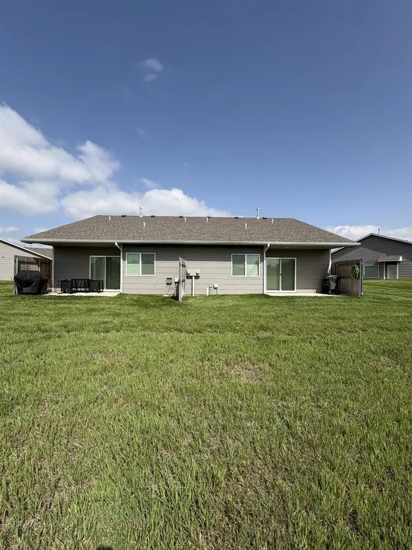 2817 W 55th St N Ct, Wichita, KS 67204