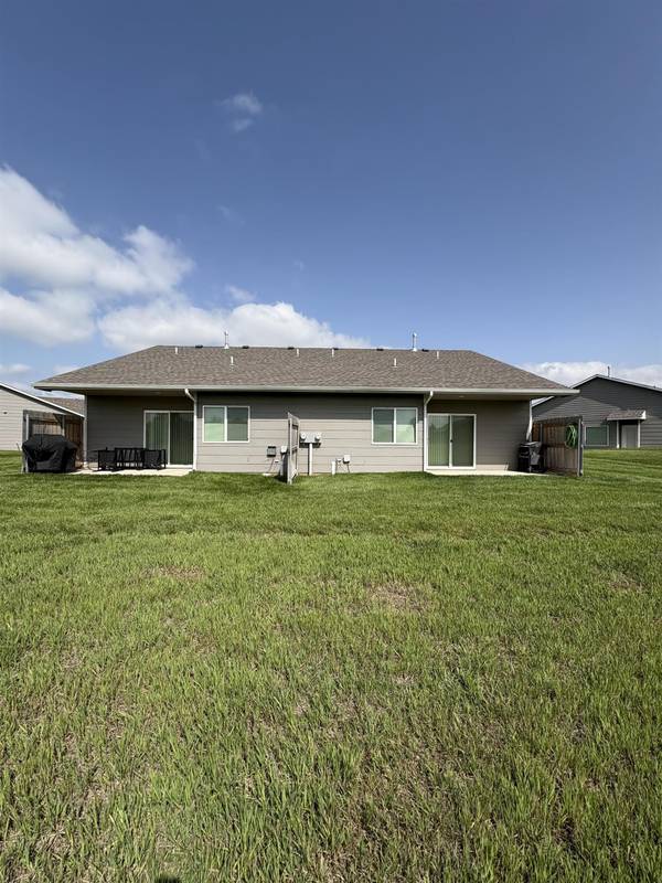 2817 W 55th St N Ct, Wichita, KS 67204