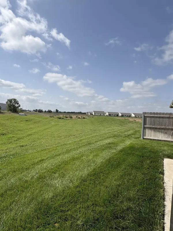 2817 W 55th St N Ct, Wichita, KS 67204