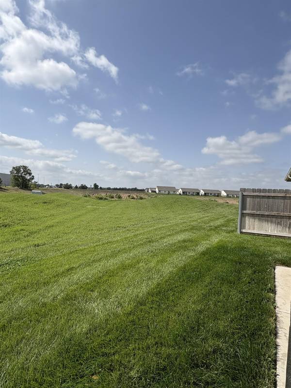 2817 W 55th St N Ct, Wichita, KS 67204