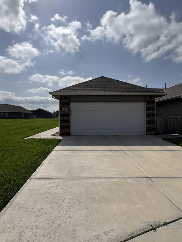 2817 W 55th St N Ct, Wichita, KS 67204