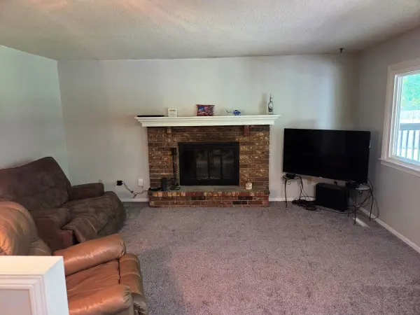1000 Lorna Ln, Newton, KS 67114