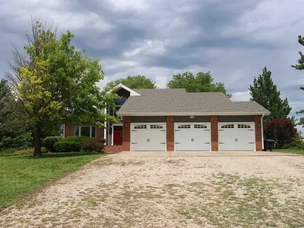 1713 Ottawa Rd, Salina, KS 67401