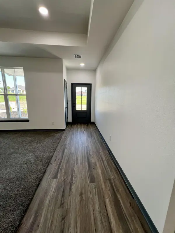 214 Castle Pines Dr, Arkansas City, KS 67005
