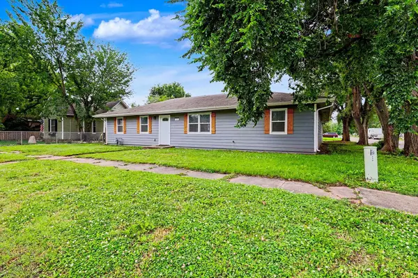 221 W Main, Mount Hope, KS 67108