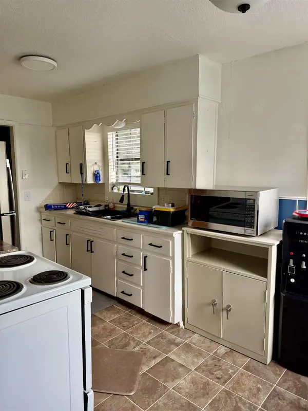 3927 W 20th St, Wichita, KS 67203