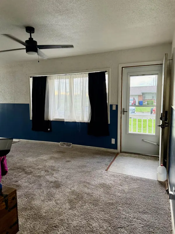 3927 W 20th St, Wichita, KS 67203