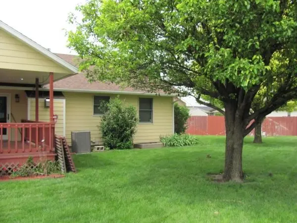 1410 Lorianna Ct, Salina, KS 67401